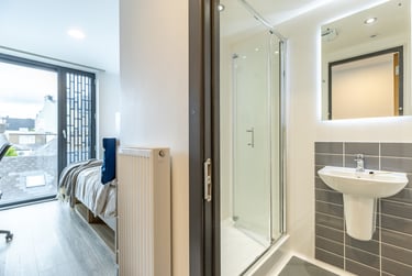 Standard Plus En Suite - Image 3